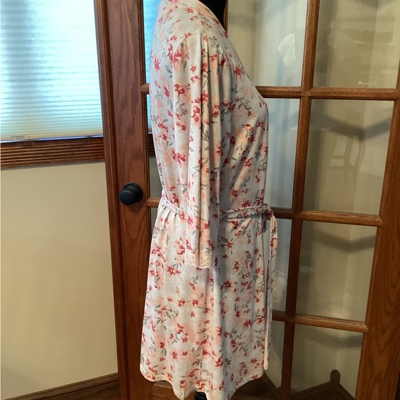 Marilyn Monroe Robe - Picture 5 of 8